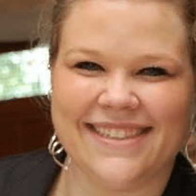 Kelly Holldorf headshot