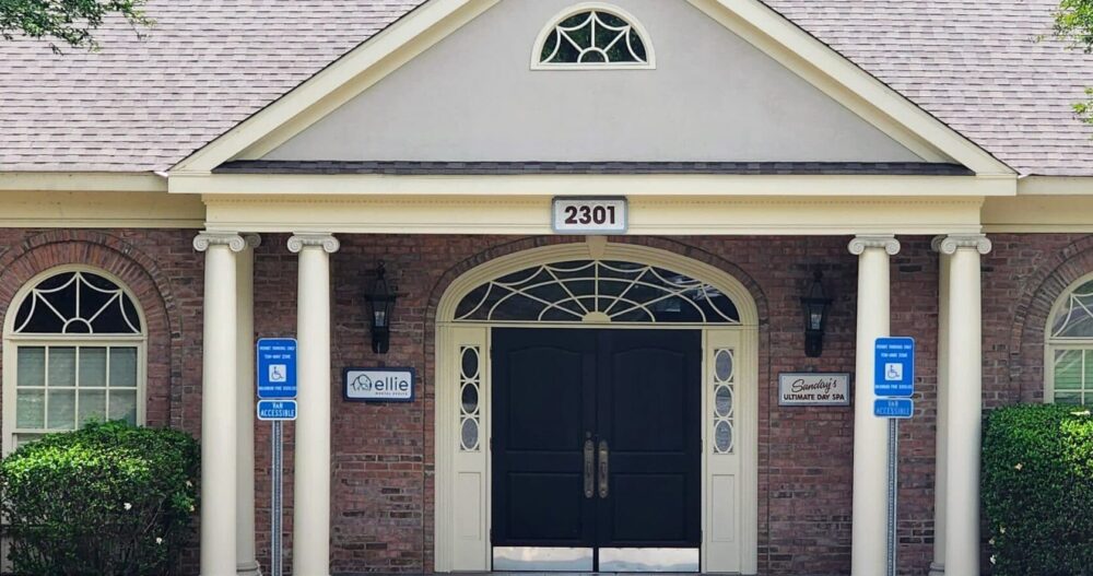 An exterior image of a commercial office building in Columbus, Georgia where an Ellie Mental Health Therapy Clinic is located.
