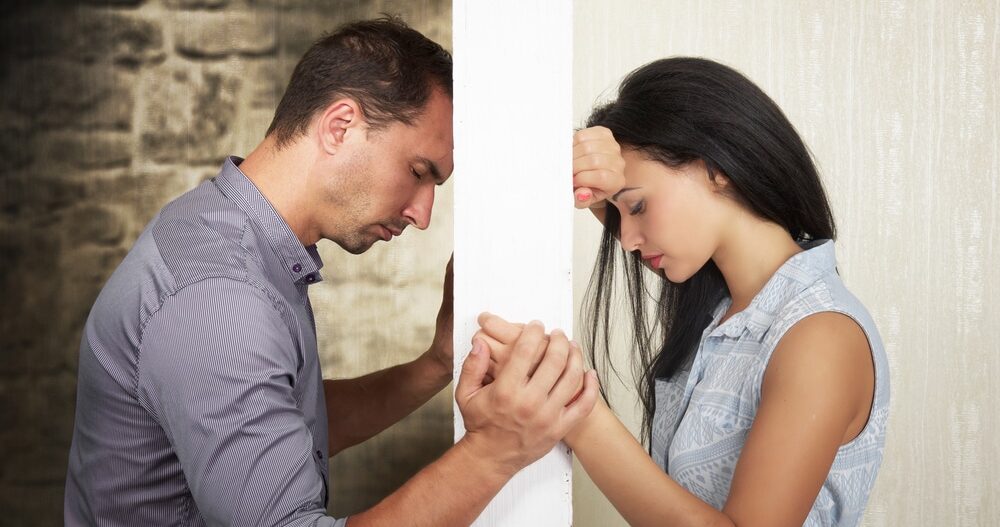 2 people setting boundaries in their relationship