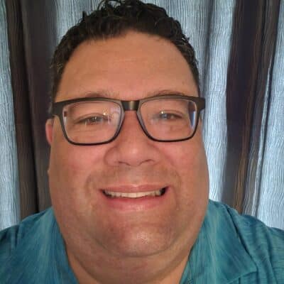 Efrain Gonzalez headshot