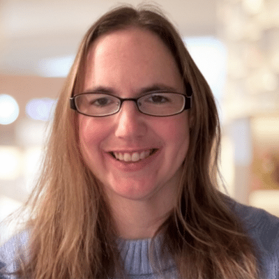 Julie Gardner headshot