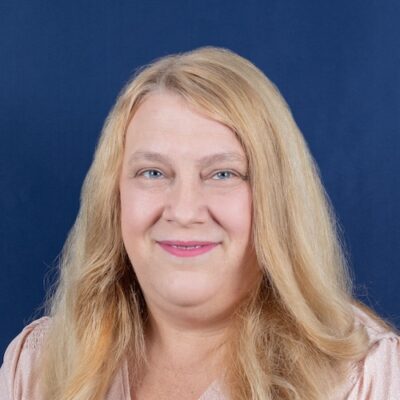 Karla Roeglin headshot