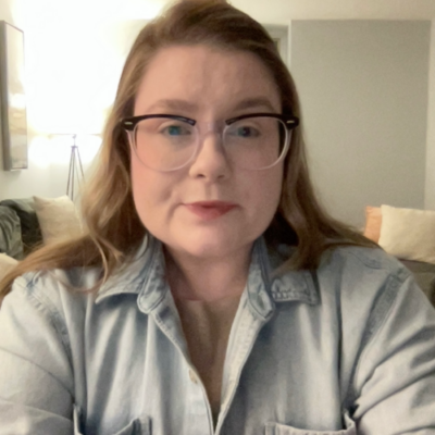 Nicole Busch headshot