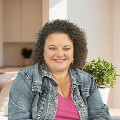 Laura Crumpler headshot