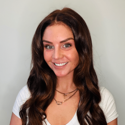 Taylor Farr headshot