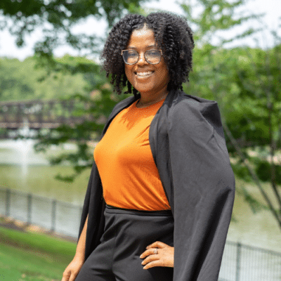 Angela Paggett headshot