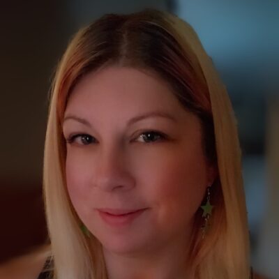 Ally Rohane headshot