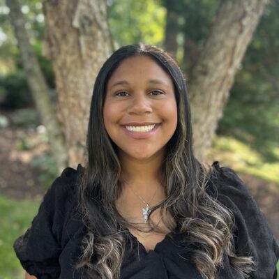 Sheridan Dean headshot