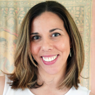 Elana Jones headshot