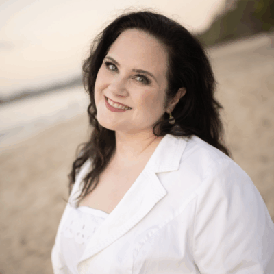 Georgeann Eleni McKnight headshot